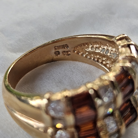 Elegant Gold and Brown Ring - Picture 3 of 14